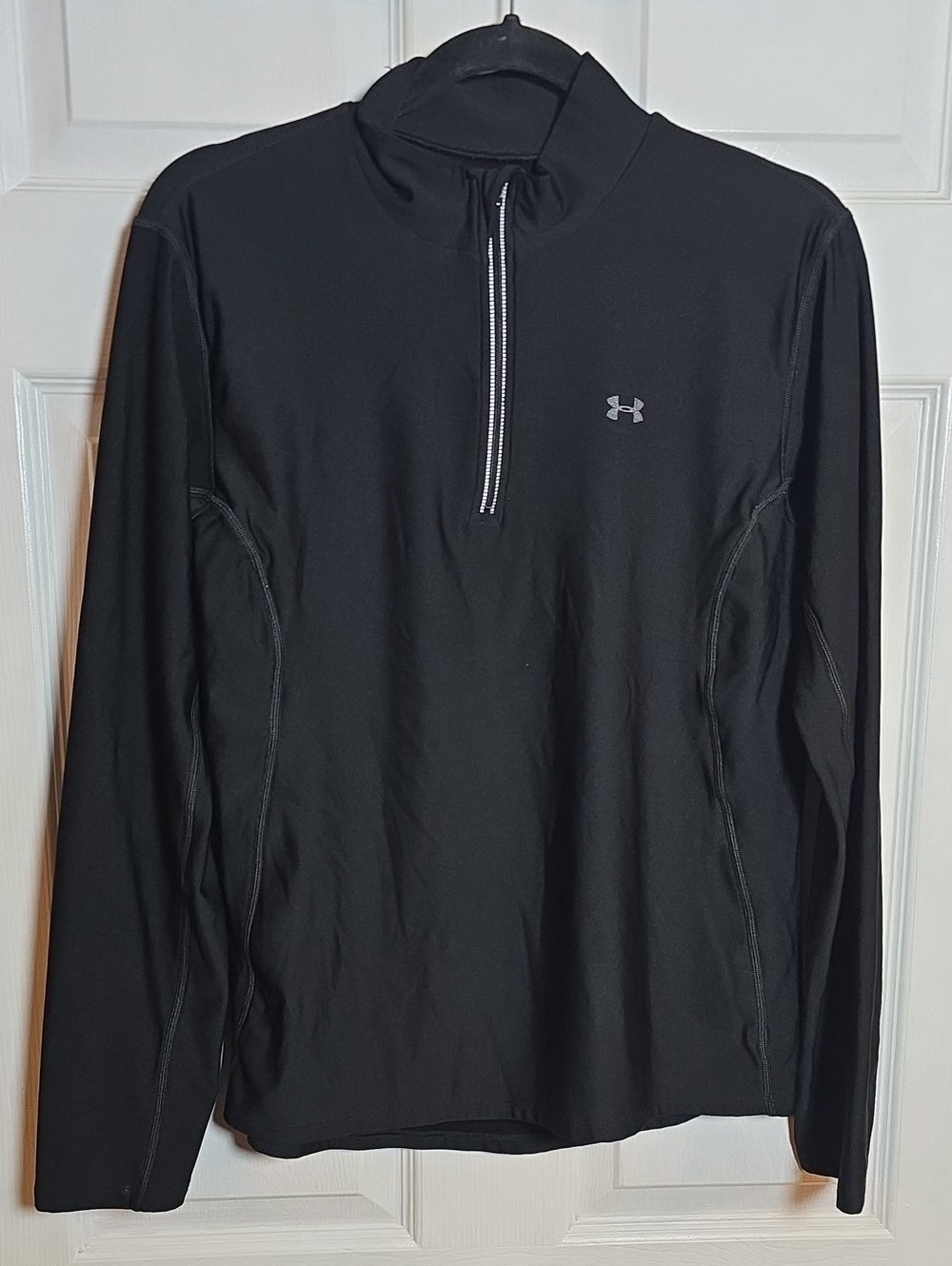 Under Armour M Medium Black Top with Silver Logo
